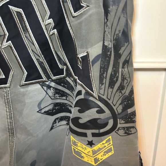 Vintage Billabong y2k camo swim shorts - Picture 5 of 9